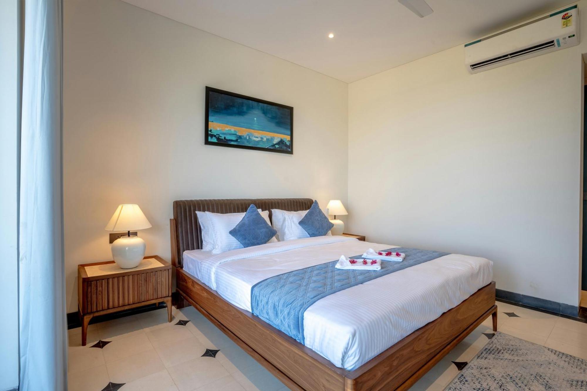 Ox Ambs Inn- Delhi Airport Hotel 4*