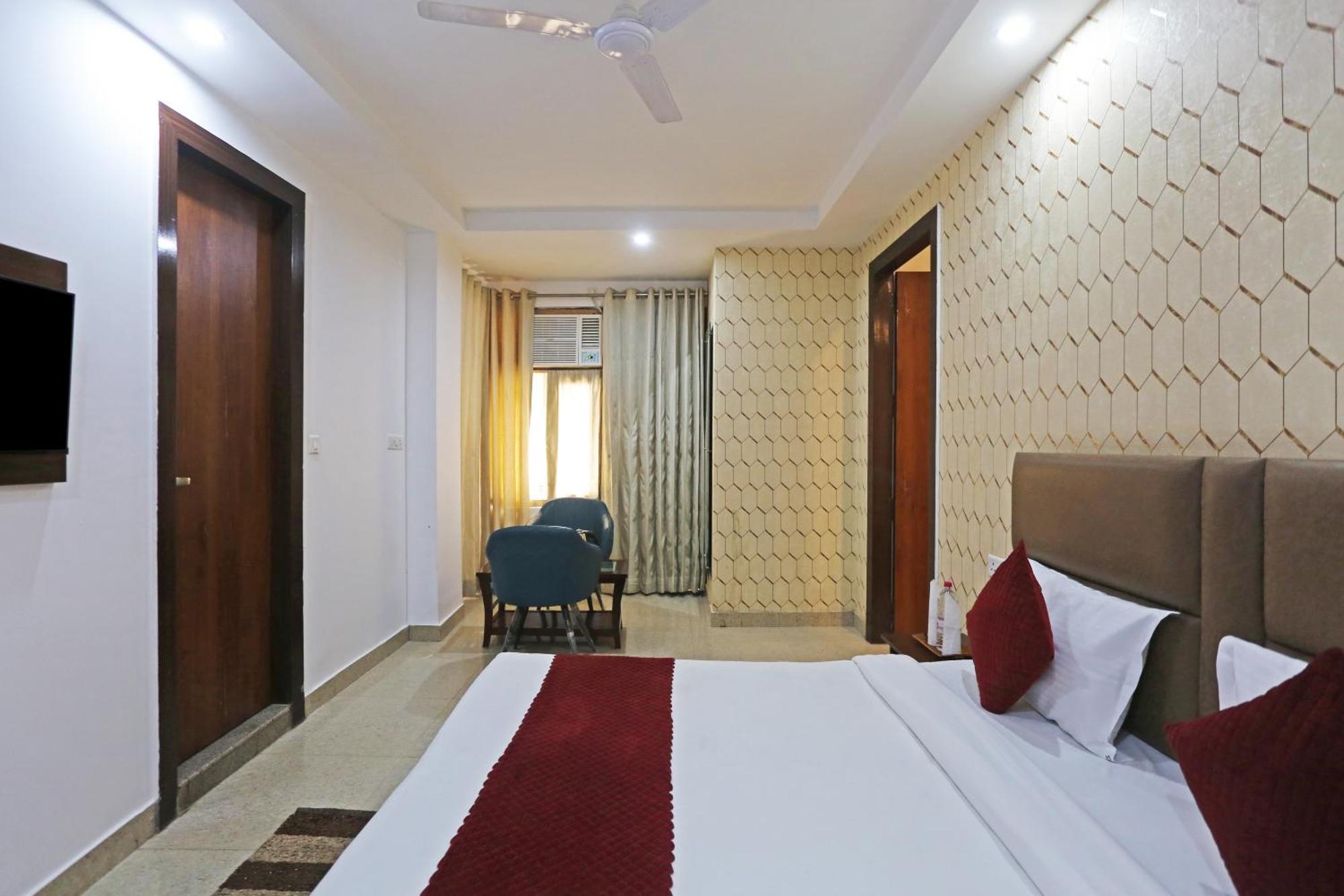 Ox Ambs Inn- Delhi Airport 4*